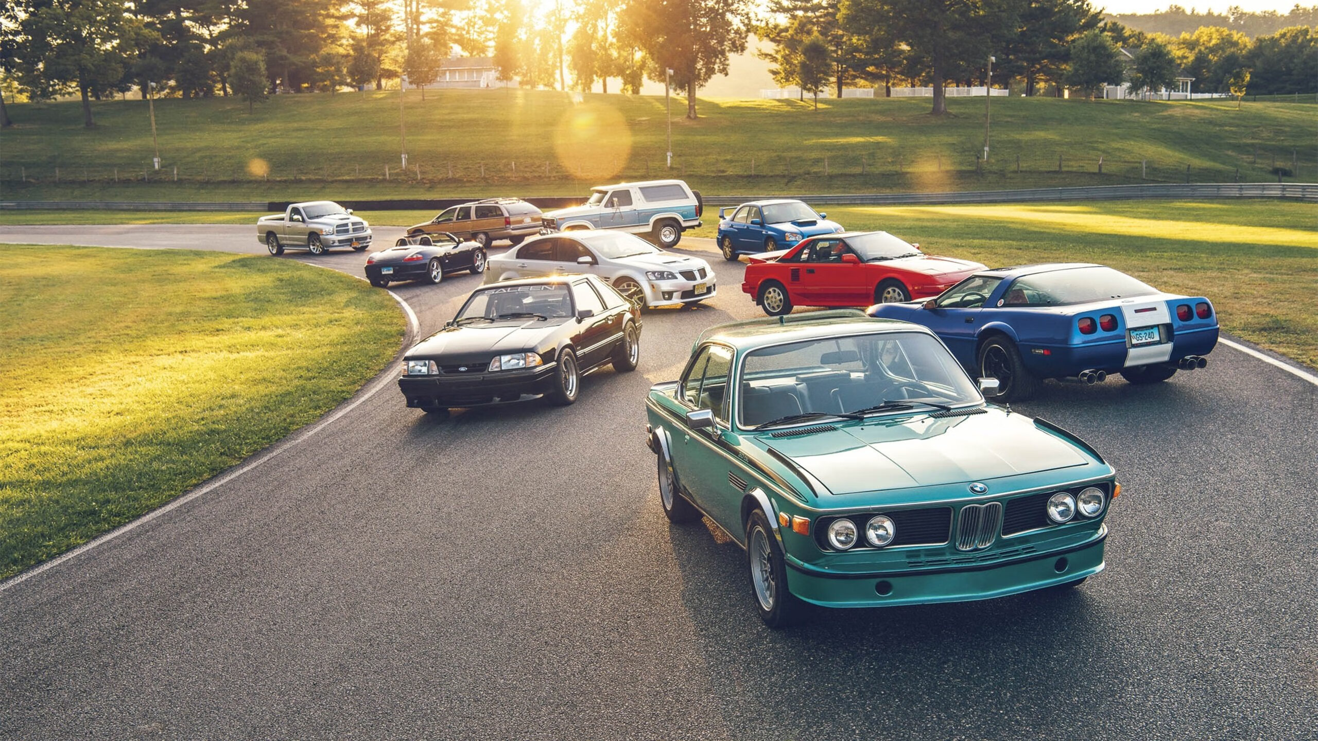 开云官方-_蓝天热气球赛：在空中遨游极限_，热气球飞上天空的视频