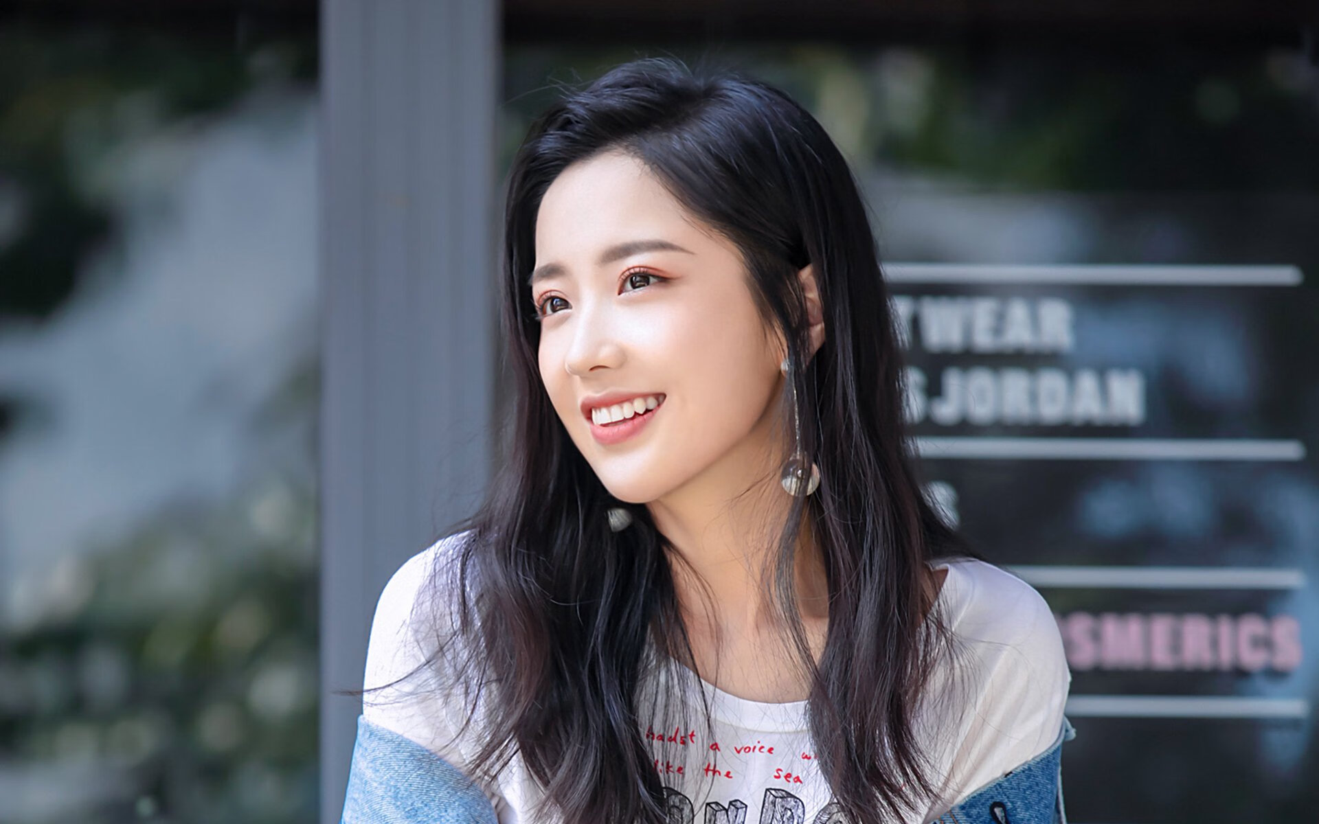 kaiyun体育app-篮球舞台上再度上演，球场风暴激情澎湃，舞台篮球秀动作视频