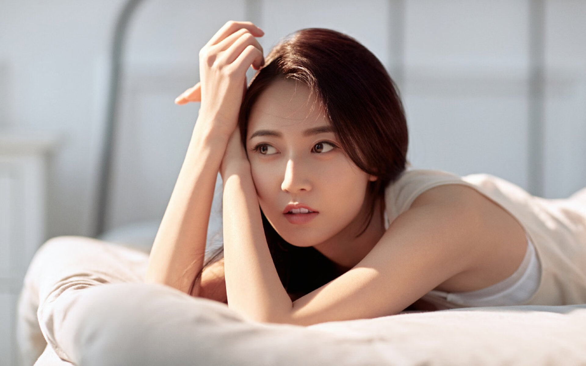 篮球舞台上再度上演,球场风暴激情澎湃,舞台篮球秀动作视频