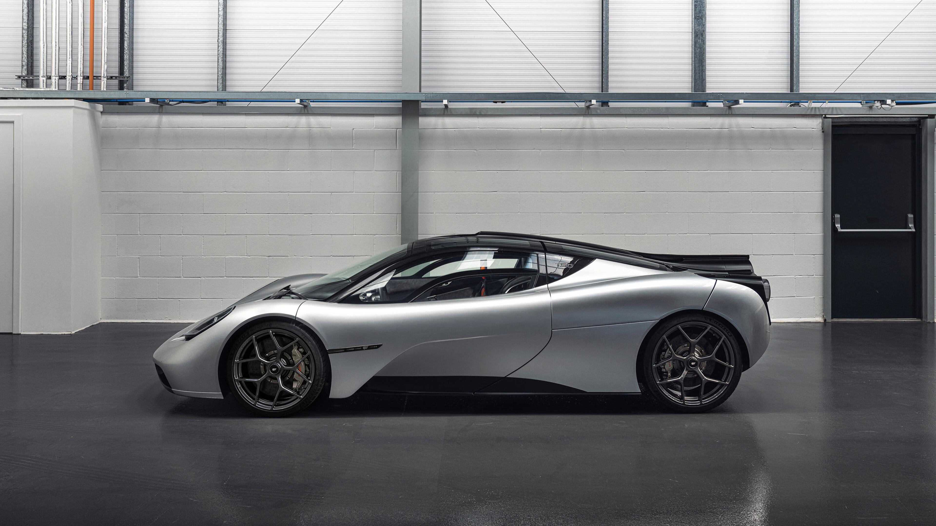 kaiyun官方网站-罗马队在周末比赛中取得胜利并保持领先，罗马队比赛录像